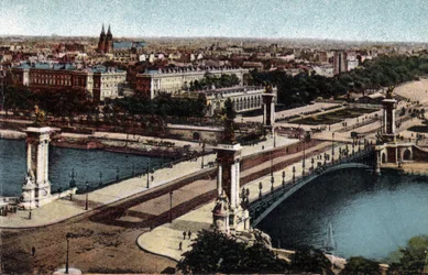 Parigi: vista del ponte Alessandro III sulla Senna. Fotografia del 1920 in "Artistic Album" della città di Parigi. Collezione privata.
