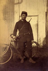 Fotografia da un album personale di un tenente di fanteria durante i primi mesi della Prima Guerra Mondiale