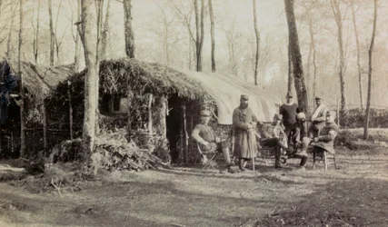 Fotografia da un album personale di un tenente di fanteria durante i primi mesi della Prima Guerra Mondiale