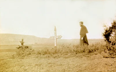 Fotografia da un album personale di un tenente di fanteria durante i primi mesi della Prima Guerra Mondiale