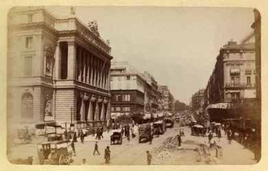 La città di Marsiglia e dintorni intorno al 1885-1890: Prospettiva di Rue Canebiere e Rue de Noailles, Collezione Privata