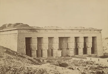 Dendera: Facciata