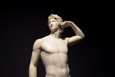 Apollo che si incorona - 1782 - Antonio Canova