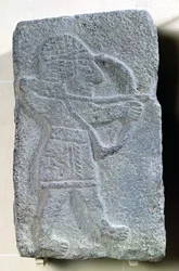 Orthostat raffigurante un arciere dal Palazzo di Kapara, Re di Guzama, Tell Halaf, Siria