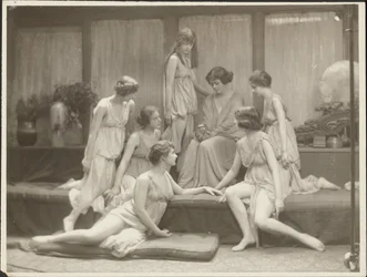 [Isadora Duncan e il gruppo]