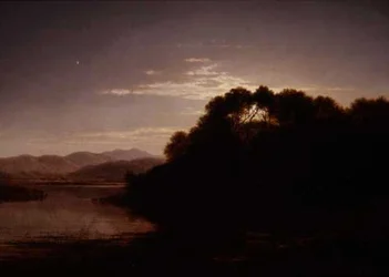 Sorgere della luna sulla riva di un lago