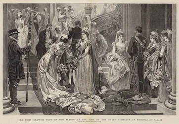 Il primo salotto della stagione, ai piedi della grande scalinata di Buckingham Palace