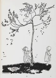Due bambini cercano di far scendere un gatto da un albero