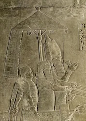 Rilievo raffigurante il carro del re Assurbanipal (669-626 a.C.), particolare del tettuccio, dal Palazzo di Assurbanipal a Ninive (pietra)