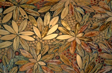 Alloggio, 25 bis rue Franklin, Parigi 75016. Costruzione 1903-1904, architetti Auguste (1874-1954) e Gustave (1876-1952) Perret. La facciata è rivestita di piastrelle rosse con disegni floreali ispirati all