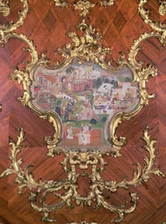 Dettaglio di pannelli intarsiati con miniature persiane di un giardino di piacere con persone che festeggiano dal Millionen-Zimmer, ideato da Nikolaus Pacassi (dettaglio)
