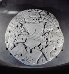 Scultura dello smembramento della dea della luna Coyolxauhqui, rinvenuta ai piedi della piramide gemella a Tenochtitlan, periodo postclassico tardo (1300-1521)