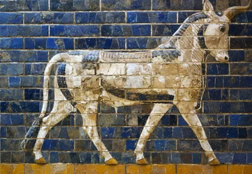 Un toro, dettaglio di mattoni smaltati raffiguranti animali mitologici che adornavano la Via Processionale verso la Porta di Ishtar a Babilonia durante il regno di Nabucodonosor II (604-562 a.C.). Civiltà babilonese, VII-VI secolo a.C.