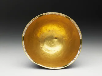 Ciotola con coperchio, piattino e cucchiaio con decorazioni astrologiche, inizio XIX secolo