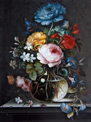 Vaso di fiori su una mensola