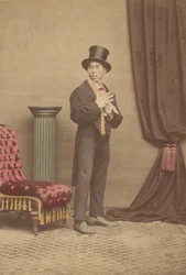 Ritratto in studio di un uomo giapponese in abiti occidentali, 1880s