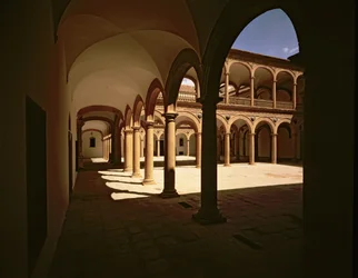 Vista della galleria dei cortili interni dell