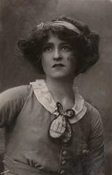 Miss Gabrielle Ray, 1883-1973, come Daisy in The Dollar Princess