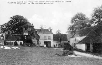 Fattoria di Hougoumont, un importante sito strategico per Wellington durante la battaglia di Waterloo, cartolina commemorativa c.1912