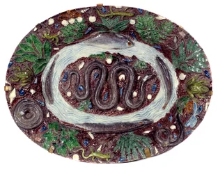 Piatto in maiolica con serpenti e batraci