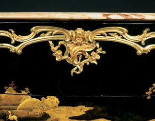 Comò (lacca giapponese montata in bronzo dorato)
