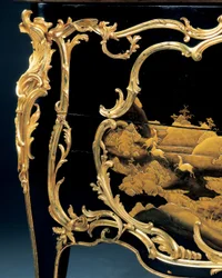 Comò (lacca giapponese montata in bronzo dorato)
