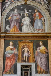 Santa Apollonia e Santa Lucia, in alto, Ippolita Sforza circondata da santi e suore, affresco di Bernardino Luini nella chiesa di San Maurizio al Monastero Maggiore, Milano, Lombardia, Italia