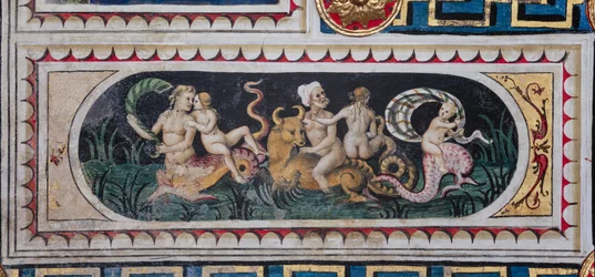 Biblioteca Piccolomini, soffitto: pannello più piccolo con scena di tiaso marittimo (tritoni, putto e una nereide), affresco di Bernardino di Betto, noto come Pinturicchio