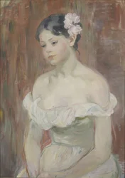 Ragazza con décolleté e fiore nei capelli