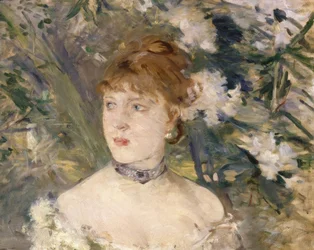 Giovane donna in abito da ballo