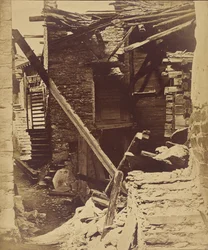 Casa distrutta dopo un terremoto vicino a Viege, Vallese, Svizzera
