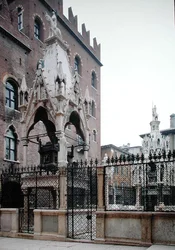 Monumento funerario di Mastino II Della Scala (1308-51)