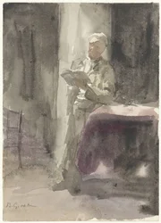 Uomo con un libro in piedi accanto a un tavolo e una finestra