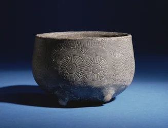 Ciotola, con decorazione incisa raffigurante cervi, da Los Millares, Spagna, Età del Rame, c.2000 a.C. (ceramica)