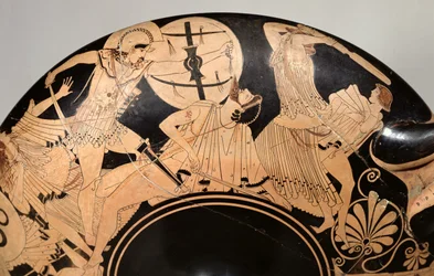 Coppa a figure rosse attica che raffigura scene della guerra di Troia, c.490 a.C. (ceramica) (dettaglio)
