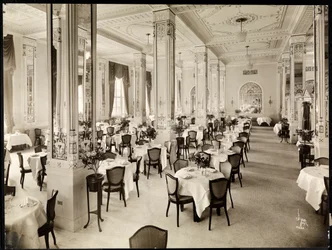 Una sala da pranzo al Robert Treat Hotel, Newark, New Jersey, 1916