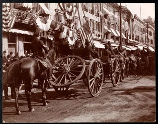 Artiglieria trainata da cavalli in parata a Dobbs Ferry, New York, 1898