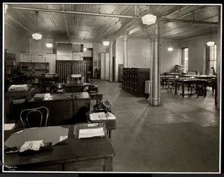Ufficio principale della Carolyn Laundry al 111 East 129th Street, East Harlem, New York, 1929