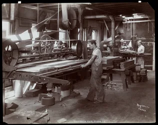 Uomini che lavorano nella fabbrica di pianoforti Hardman, Peck und Co., New York, 1907