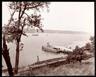 Vista a nord-est da Riverside Drive e Park verso il fiume Hudson, New York, c.1893