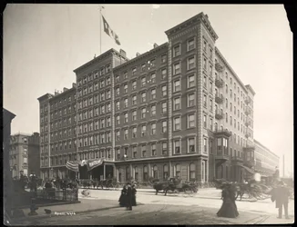 Hotel Windsor sulla 5th Avenue dalla 46th alla 47th Streets, New York, 1898