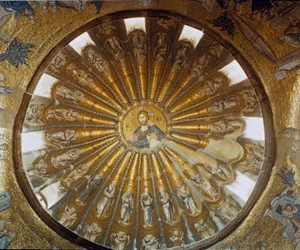 Turchia, Istanbul, Chiesa di San Salvatore in Chora (Karyie Camii). Cupola sud del nartece con Cristo al centro. Arte bizantina realizzata tra il 1315 e il 1321.
