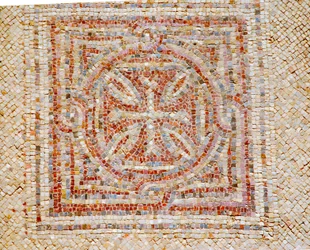 Dettaglio di una croce dal pavimento a mosaico della chiesa bizantina di Shoham, Israele, c.V secolo d.C. (mosaico)