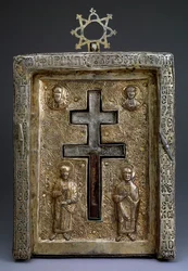 Reliquiario a croce in argento dorato, bizantino, XII secolo