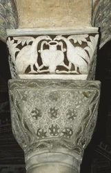 Capitello decorato dall