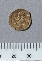 Mezzo Tremisse di Giustiniano I, Costantinopoli, 527-565