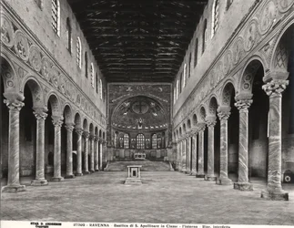 Vista interna della navata e dell