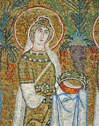 Processione di vergini: Santa Giustina con la corona - simbolo del martirio, VI secolo (mosaico)