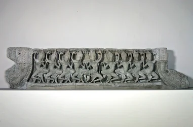 Fregio con nove asparas danzanti, fine XII - inizio XIII secolo, da Bayon, Angkor Thom