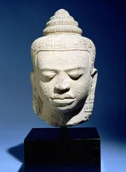 Testa del Buddha, Khmer, cambogiano, c. XII-XIII secolo (arenaria)